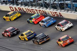 Joey Logano, Team Penske, Ford Fusion Pennzoil and Kurt Busch, Stewart-Haas Racing, Ford Fusion Haas Automation