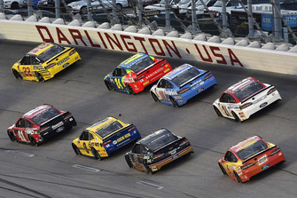 Joey Logano, Team Penske, Ford Fusion Pennzoil and Kurt Busch, Stewart-Haas Racing, Ford Fusion Haas Automation
