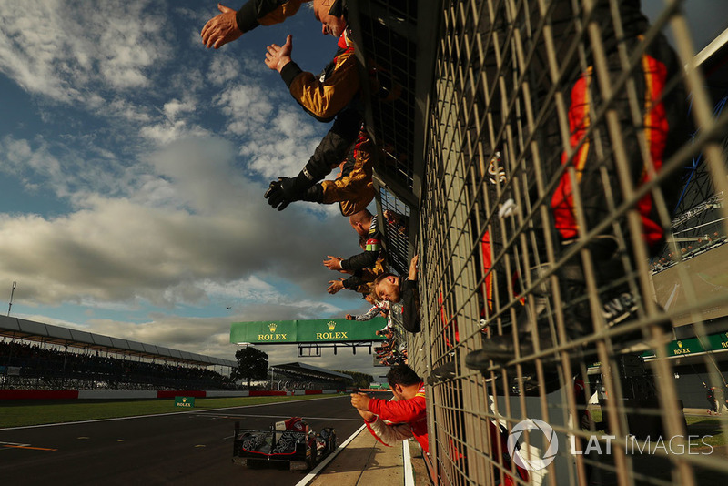 Al secondo posto LMP2 #37 Jackie Chan DC Racing Oreca 07 Gibson: Jazeman Jaafar, Weiron Tan, Nabil Jeffri