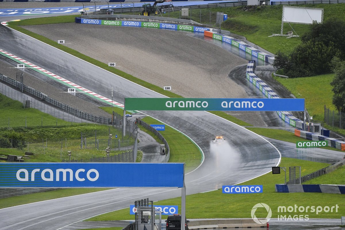 The Safety Car tests the track conditions