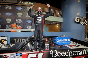 Race winner Kyle Busch, Kyle Busch Motorsports Toyota