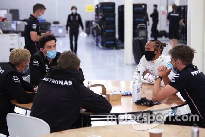 Hamilton no teste da Mercedes em Silverstone