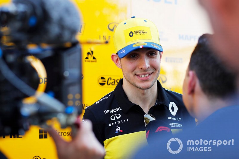 Esteban Ocon, Renault F1 Team con i media