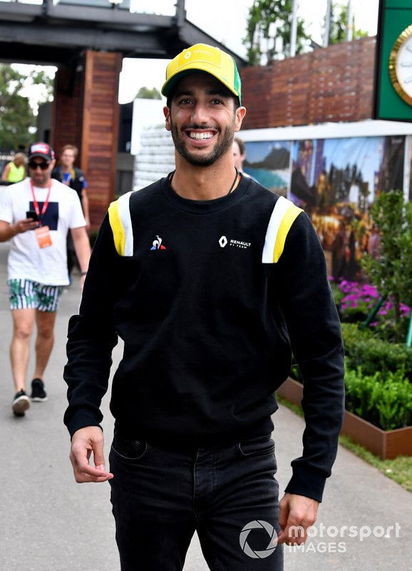 Daniel Ricciardo, Renault F1 Team nel paddock