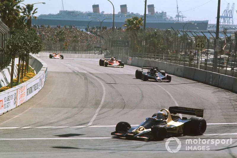Jody Scheckter, Wolf WR1 Ford leads into Queens Hairpin with Mario Andretti, Lotus 78 Ford and Niki Lauda, Ferrari 312T2