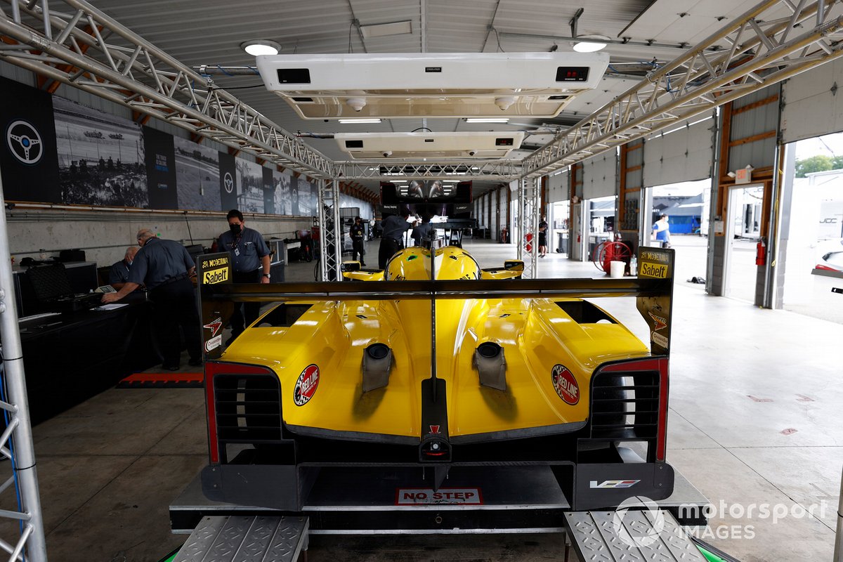 #85 JDC-Miller Motorsports Cadillac DPi, DPi: Chris Miller, Tristan Vautier, #5 Mustang Sampling Racing / JDC-Miller MotorSports Cadillac DPi, DPi: Sebastien Bourdais, Joao Barbosa tech inspection