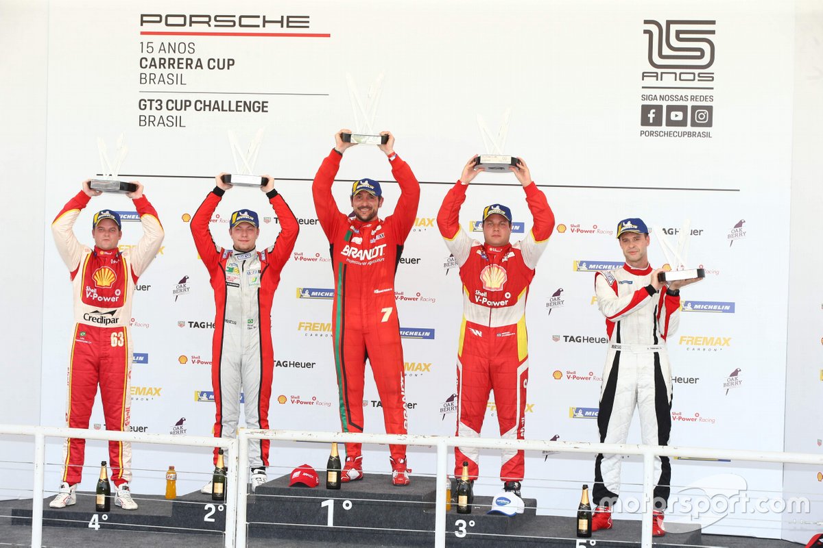 Primeiro pódio do ano na Carrera Cup