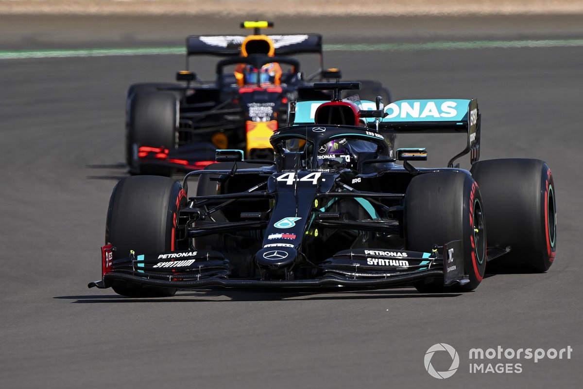 Lewis Hamilton, Mercedes F1 W11, Alex Albon, Red Bull Racing RB16