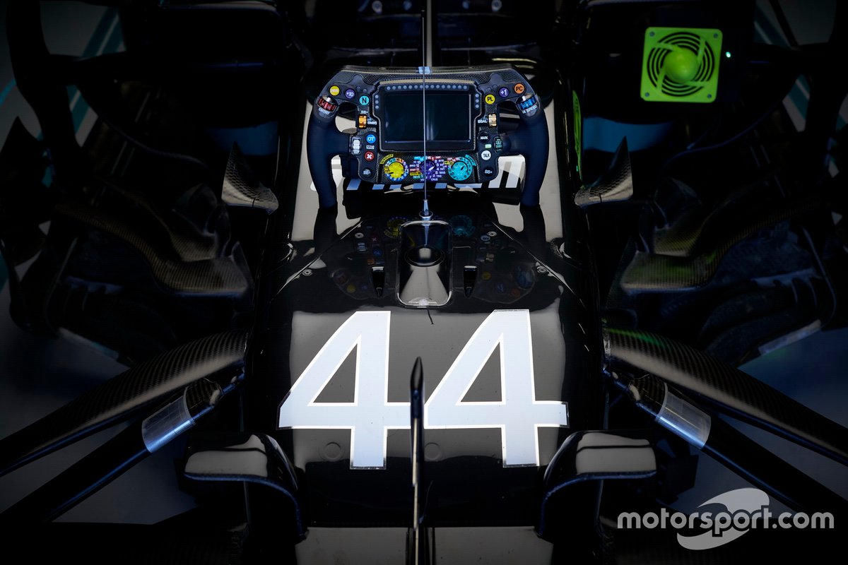 Mercedes W11: Lenkrad