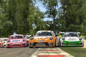 Porsche 911 GT3 Cup, #2 Dylan Pereira (L), #25 Larry ten Voorde (NL), #22 Ayhancan Güven (TR), Porsche Mobil 1 Supercup Virtual Edition