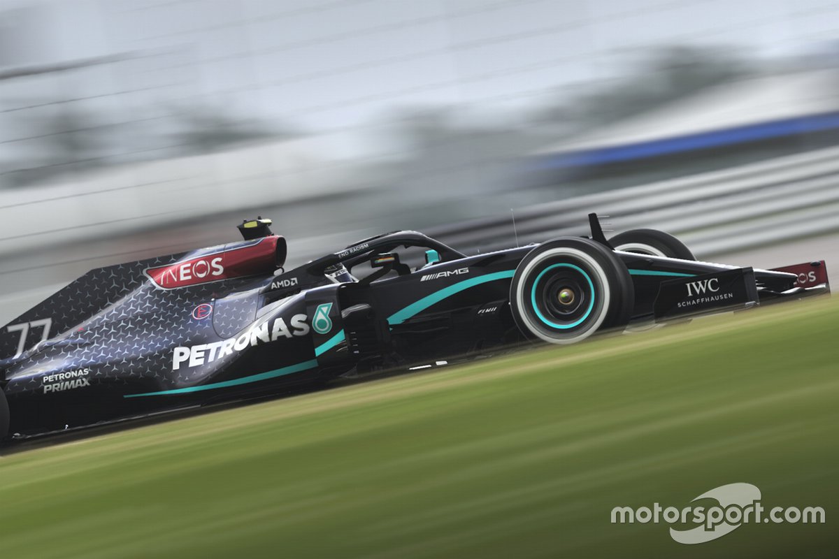 Mercedes F1 con la decoración negra