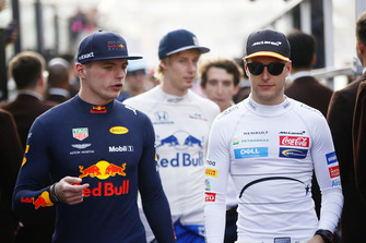 Max Verstappen, Red Bull Racing ve Stoffel Vandoorne, McLaren
