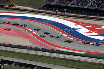 Lance Stroll, Williams FW41 ve Fernando Alonso, McLaren MCL33 ilk tur kazası