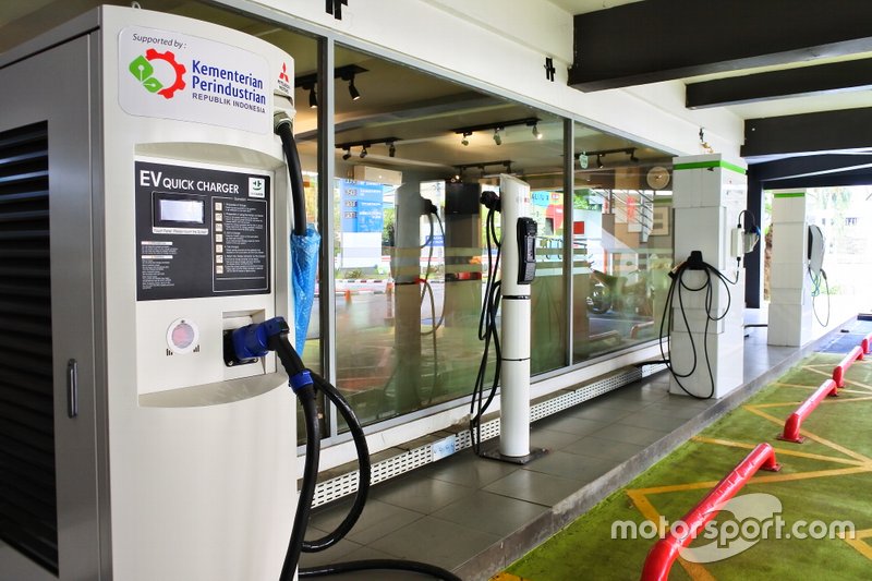SPLU Quick Charge, Kuningan, Jakarta Selatan