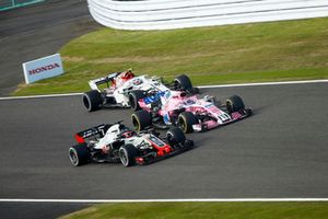 Romain Grosjean, Haas F1 Team VF-18, bataille avec Sergio Perez, Racing Point Force India VJM11 et Charles Leclerc, Sauber C37  