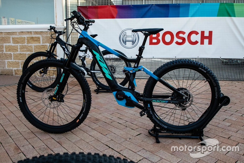 II Curso de Conducción y Nuevas Tecnologías BOSCH - Motor1.com España - Motorsport.com