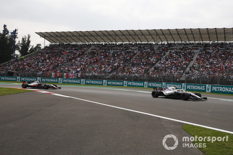 Sergey Sirotkin, Williams FW41 leads Romain Grosjean, Haas F1 Team VF-18