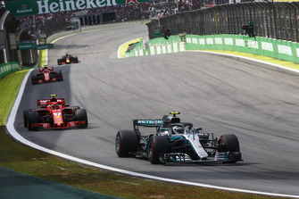 Valtteri Bottas, Mercedes AMG F1 W09 EQ Power+, leads Kimi Raikkonen, Ferrari SF71H, Sebastian Vettel, Ferrari SF71H, and Daniel Ricciardo, Red Bull Racing RB14