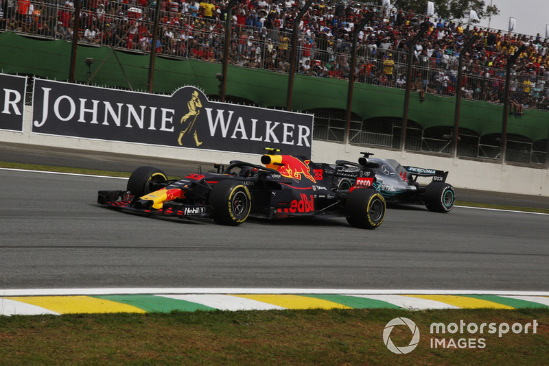 Max Verstappen, Red Bull Racing RB14 y Lewis Hamilton, Mercedes AMG F1 W09 EQ Power+