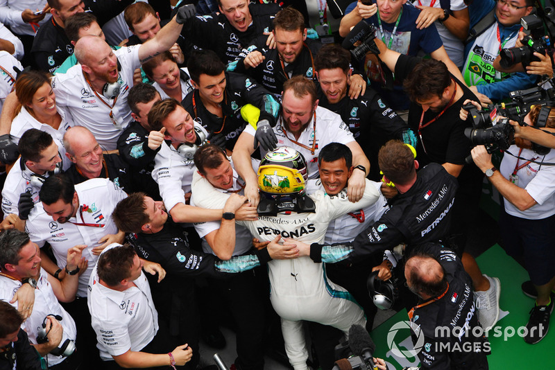 Lewis Hamilton, Mercedes AMG F1 celebrates with his mechanics in Parc Ferme 