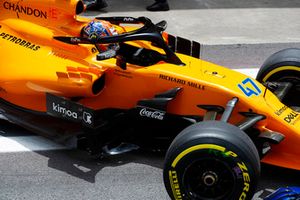 Lando Norris, McLaren MCL33, sort du garage