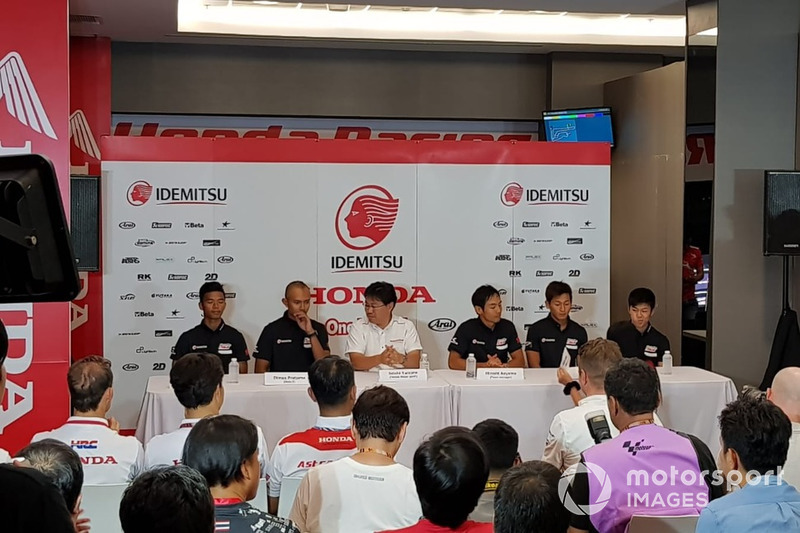 Somkiat Chantra, Dimas Ekky, Hiroshi Aoyama, Team Manager, Kaito Toba and Ai Ogura, Honda Team Asia