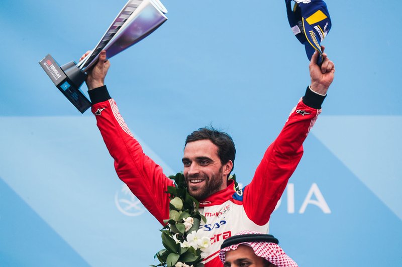 Jérôme d'Ambrosio, Mahindra Racing, festeggia il terzo posto sul podio