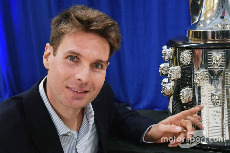 Will Power svela il Trofeo Borg Warner