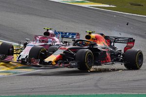 Max Verstappen, Red Bull Racing RB14, and Esteban Ocon, Racing Point Force India VJM11, make contact