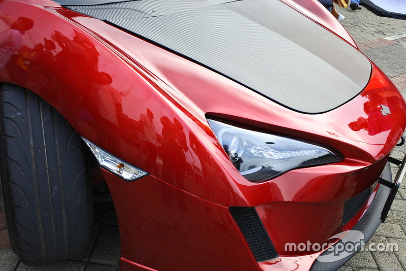 Mobil listrik V8 Vadi
