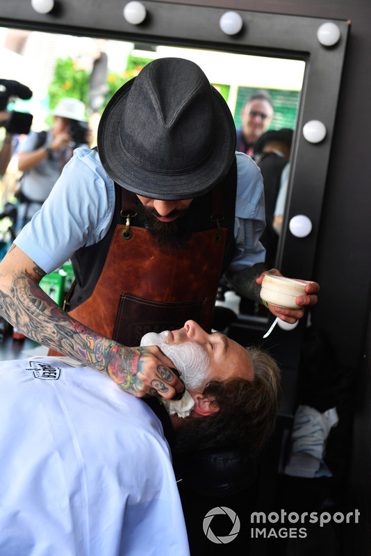 Davide Valsecchi, Sky TV en la barbería de Fundación Movember