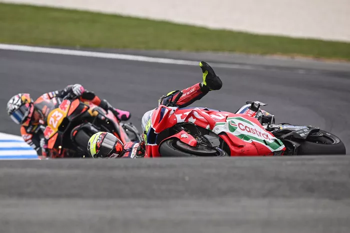 Joan Mir, Honda HRC crash