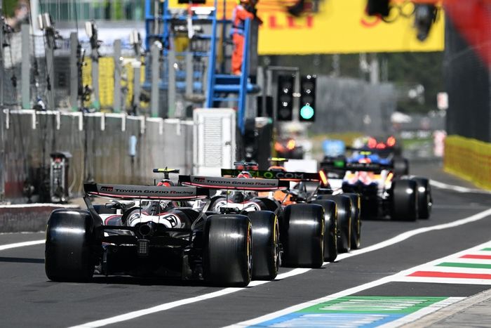 Esteban Ocon, Haas F1 Team, Oliver Bearman, Haas F1 Team