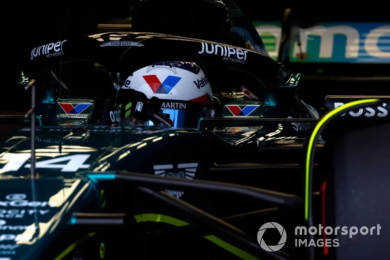 Fernando Alonso, Aston Martin AMR24, quitte le garage