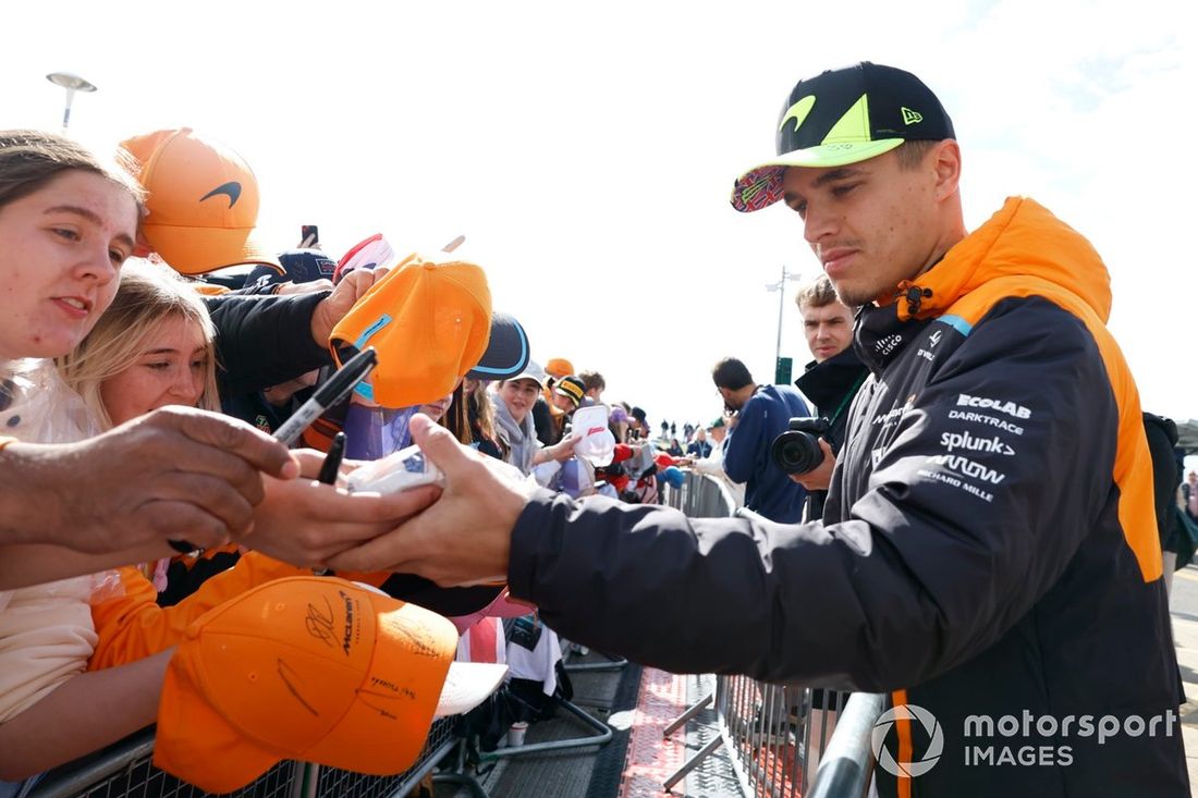 Lando Norris, McLaren F1 Team llega a la pista