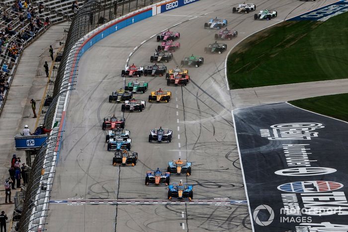 Felix Rosenqvist, Arrow McLaren Chevrolet, Scott Dixon, Chip Ganassi Racing Honda, Alexander Rossi, Arrow McLaren Chevrolet, Patricio O'Ward, Arrow McLaren Chevrolet, Josef Newgarden, Team Penske Chevrolet, salida