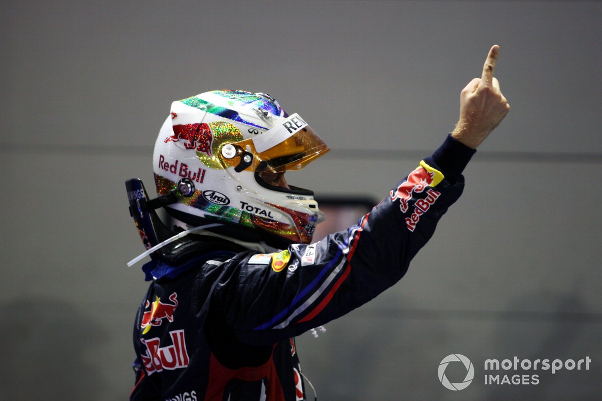 Un casque multicolore au GP de Singapour 2011