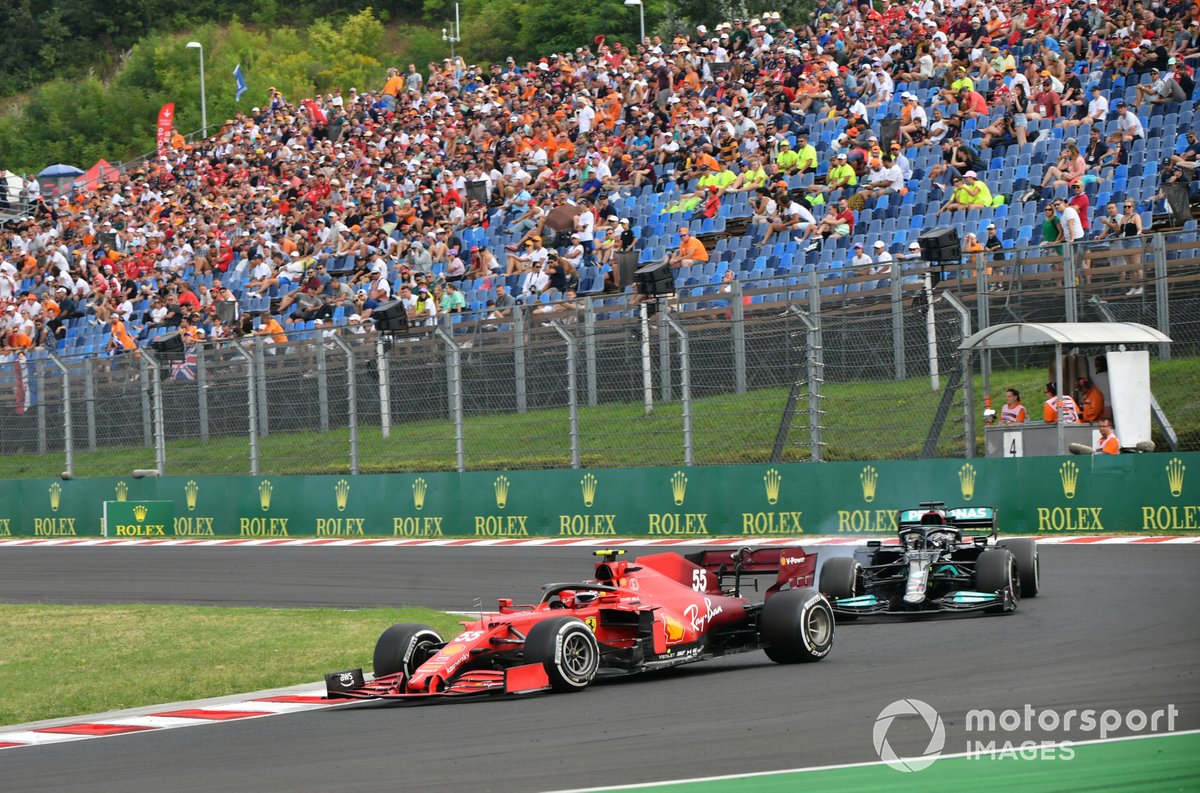 Carlos Sainz Jr, Ferrari SF21, Lewis Hamilton, Mercedes W12