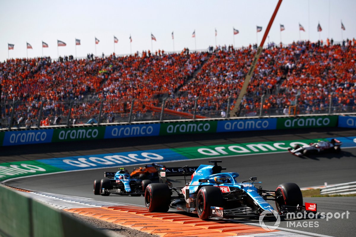 Fernando Alonso, Alpine A521, Esteban Ocon, Alpine A521, Daniel Ricciardo, McLaren MCL35M
