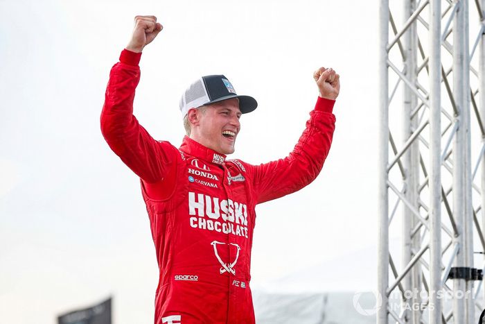 Podio: Ganador Marcus Ericsson, Chip Ganassi Racing Honda celebra su primera victoria en IndyCar