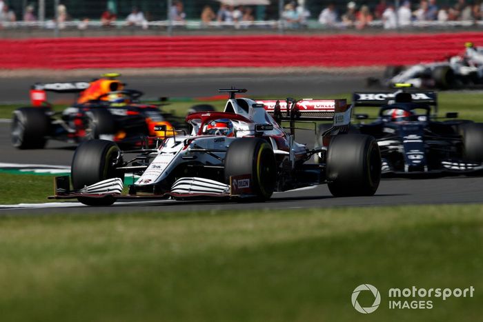 Kimi Raikkonen, Alfa Romeo Racing C41, Pierre Gasly, AlphaTauri AT02
