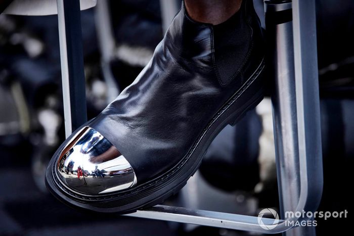 El zapato de Lewis Hamilton, Mercedes