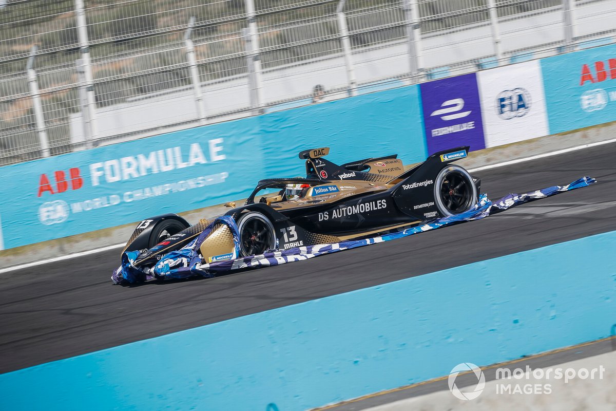 Antonio Félix da Costa, DS Techeetah, DS E-Tense FE21, con una pancarta envolviendo su coche