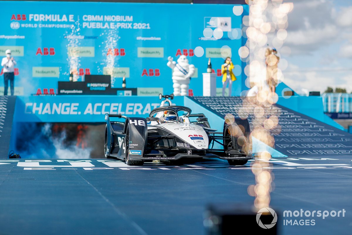 Ganador Edoardo Mortara, Venturi Racing, Silver Arrow 02, llega al podio
