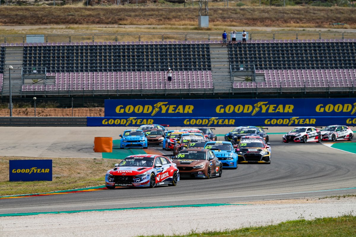 Start des WTCR 2021 im Motorland Aragon in Alcaniz