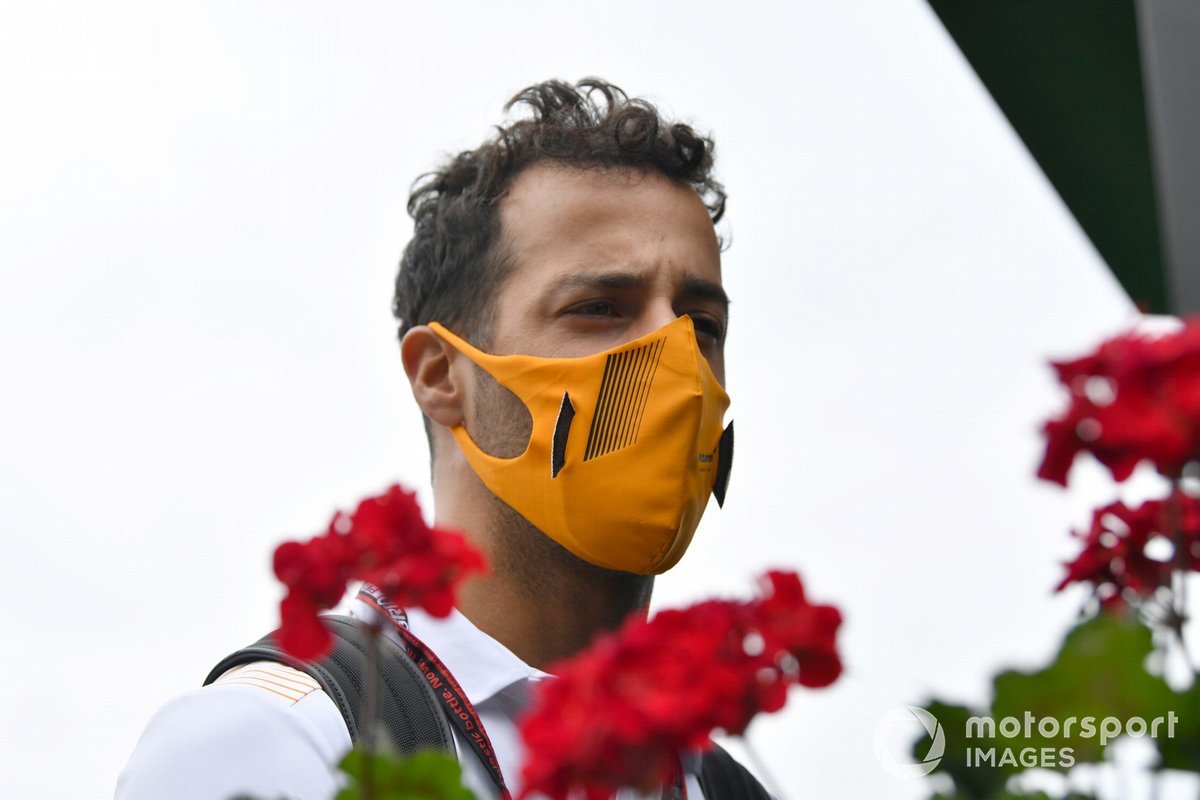 Daniel Ricciardo, McLaren arriving at the track