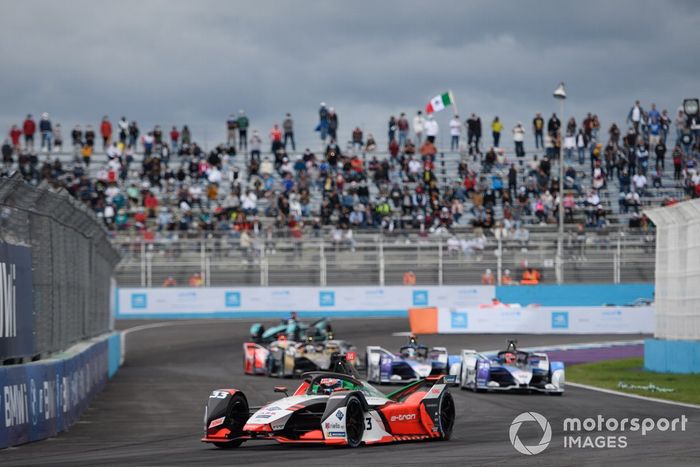 Rene Rast, Audi Sport ABT Schaeffler, Audi e-tron FE07, Maximilian Gunther, BMW i Andretti Motorsport, BMW iFE.21, Jake Dennis, BMW i Andretti Motorsport, BMW iFE.21