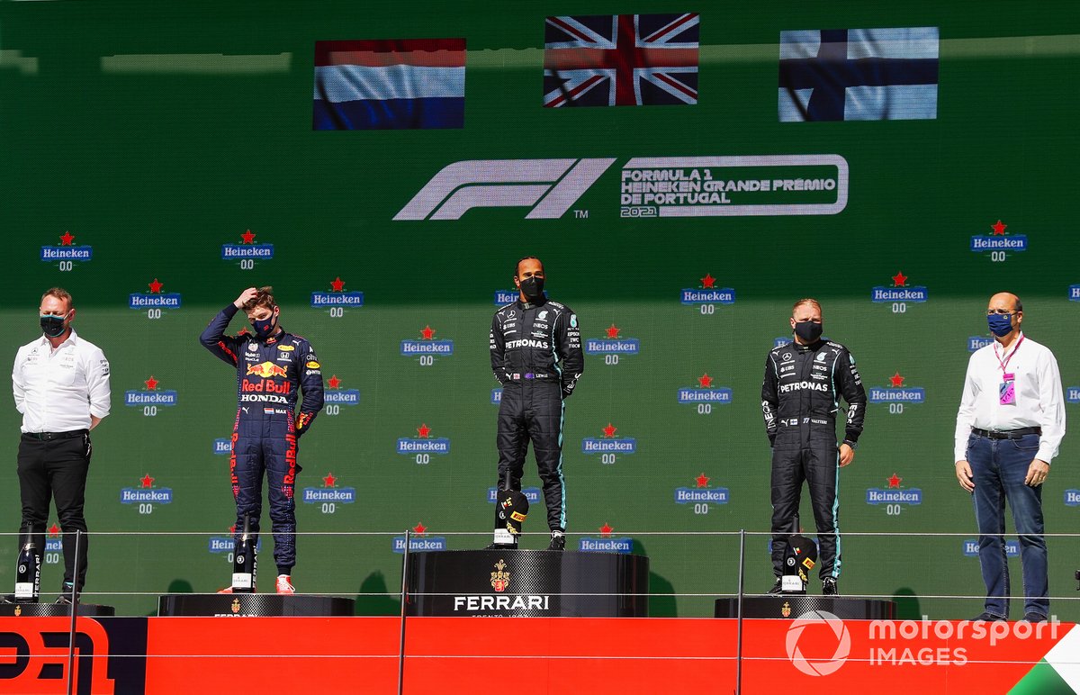 Podio: ganador Lewis Hamilton, Mercedes, segundo lugar Max Verstappen, Red Bull Racing y tercer lugar Valtteri Bottas, Mercedes