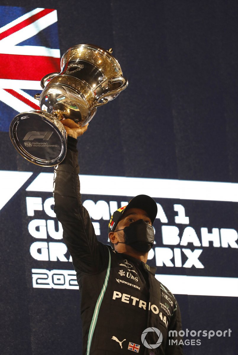 Lewis Hamilton, Mercedes, 1° posto, sul podio