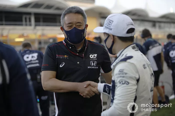 Masashi Yamamoto, Director General de Honda Motorsport, con Yuki Tsunoda, AlphaTauri